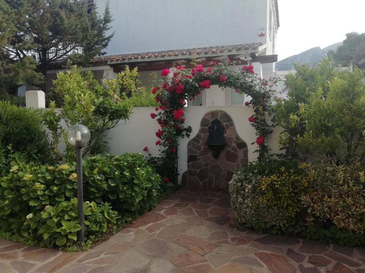 Casa Vacanze Villa Rosa Cala Gonone Bagian luar foto